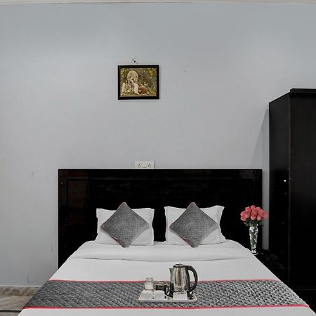 Collection O Samira Residency Near Botanic Garden Of Indian Republic Hotel โนอิดา ภายนอก รูปภาพ