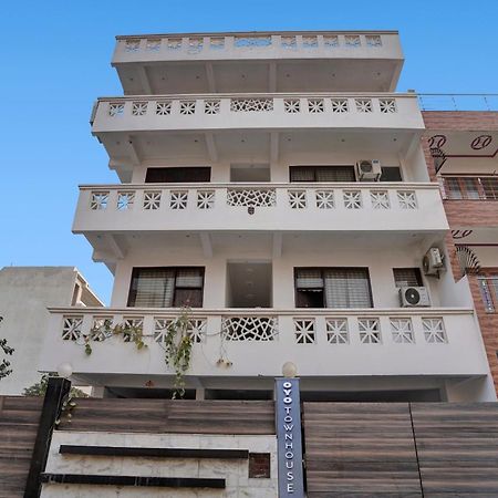 Collection O Samira Residency Near Botanic Garden Of Indian Republic Hotel โนอิดา ภายนอก รูปภาพ