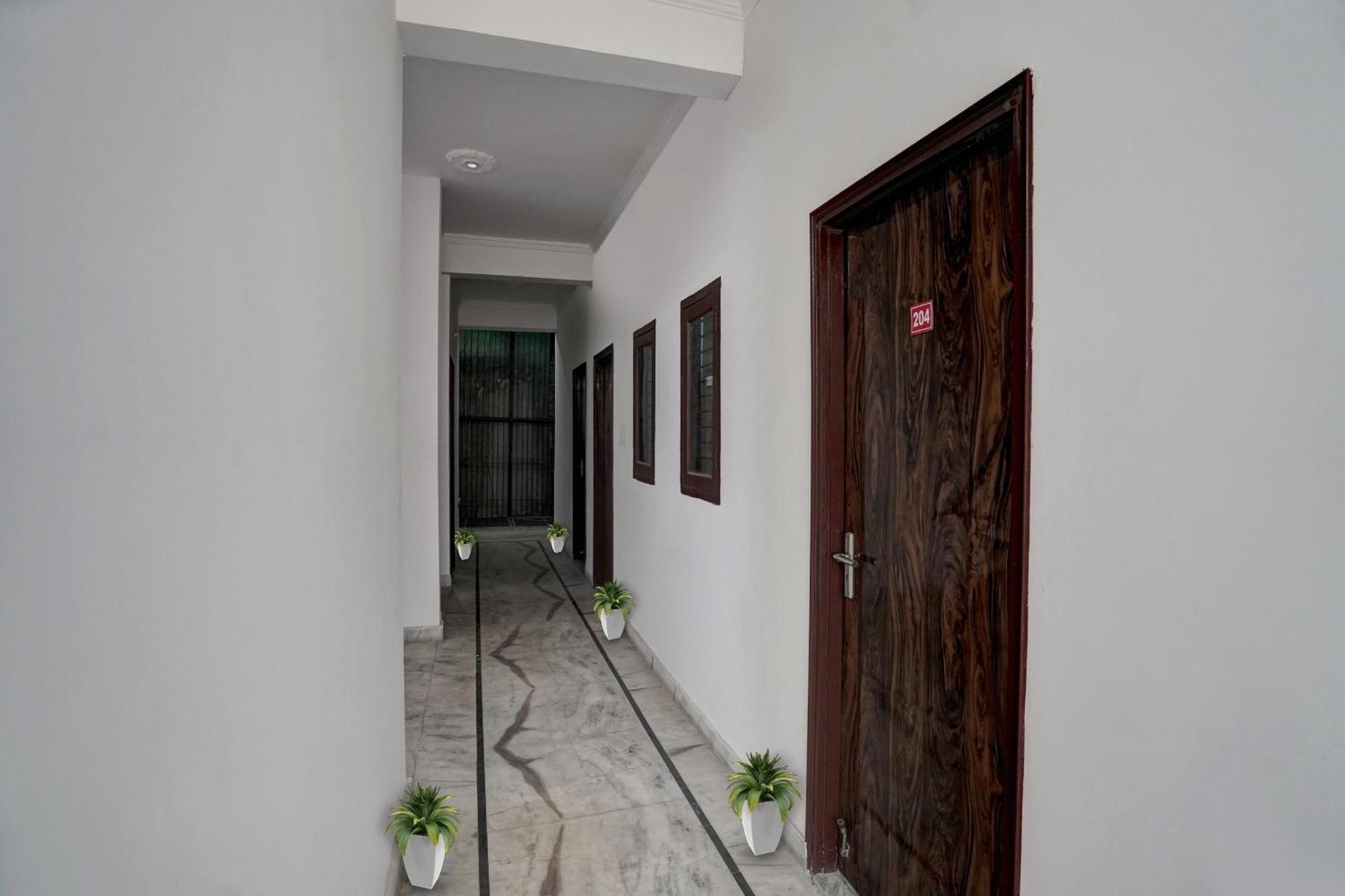 Collection O Samira Residency Near Botanic Garden Of Indian Republic Hotel โนอิดา ภายนอก รูปภาพ