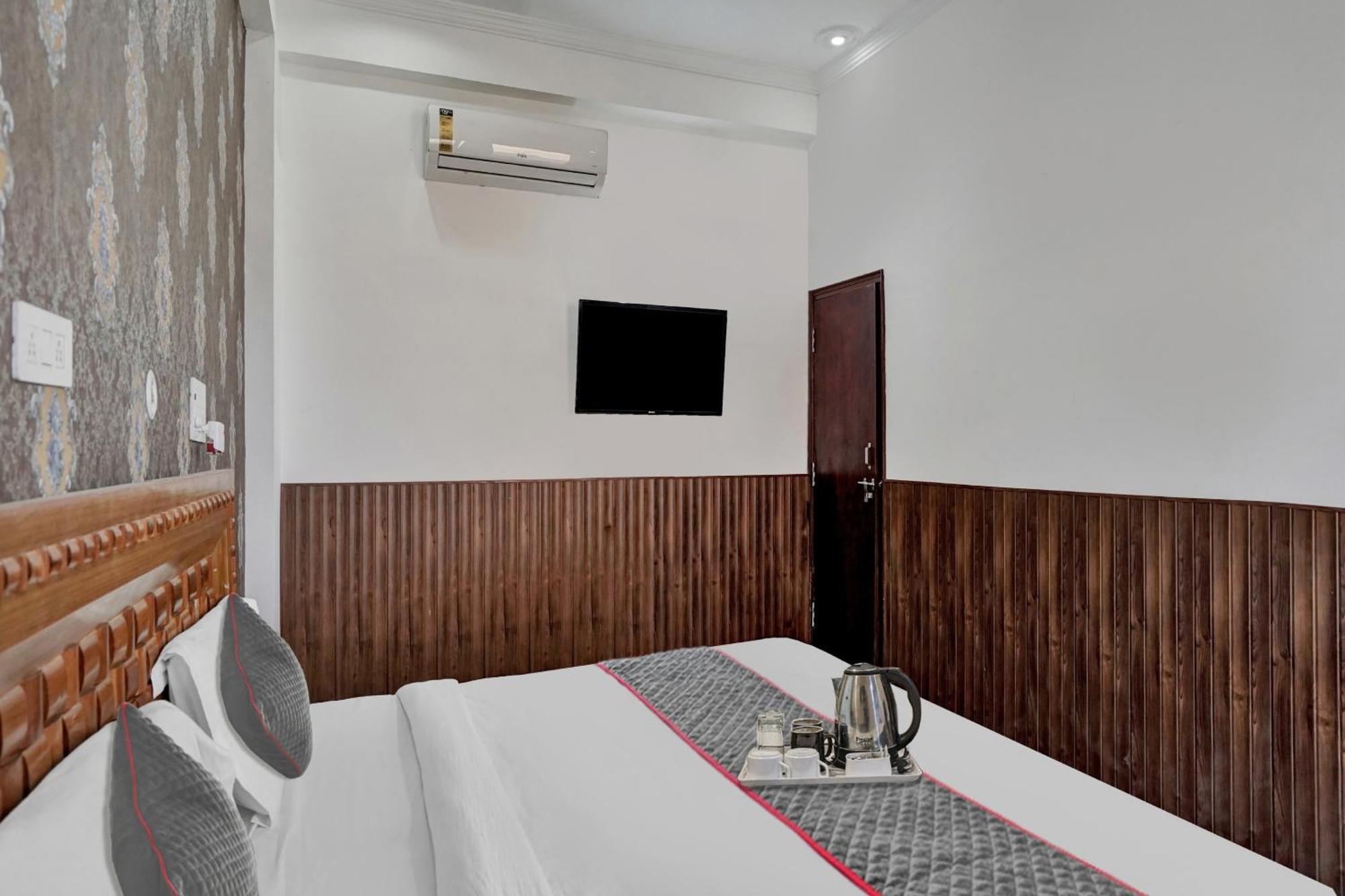 Collection O Samira Residency Near Botanic Garden Of Indian Republic Hotel โนอิดา ภายนอก รูปภาพ