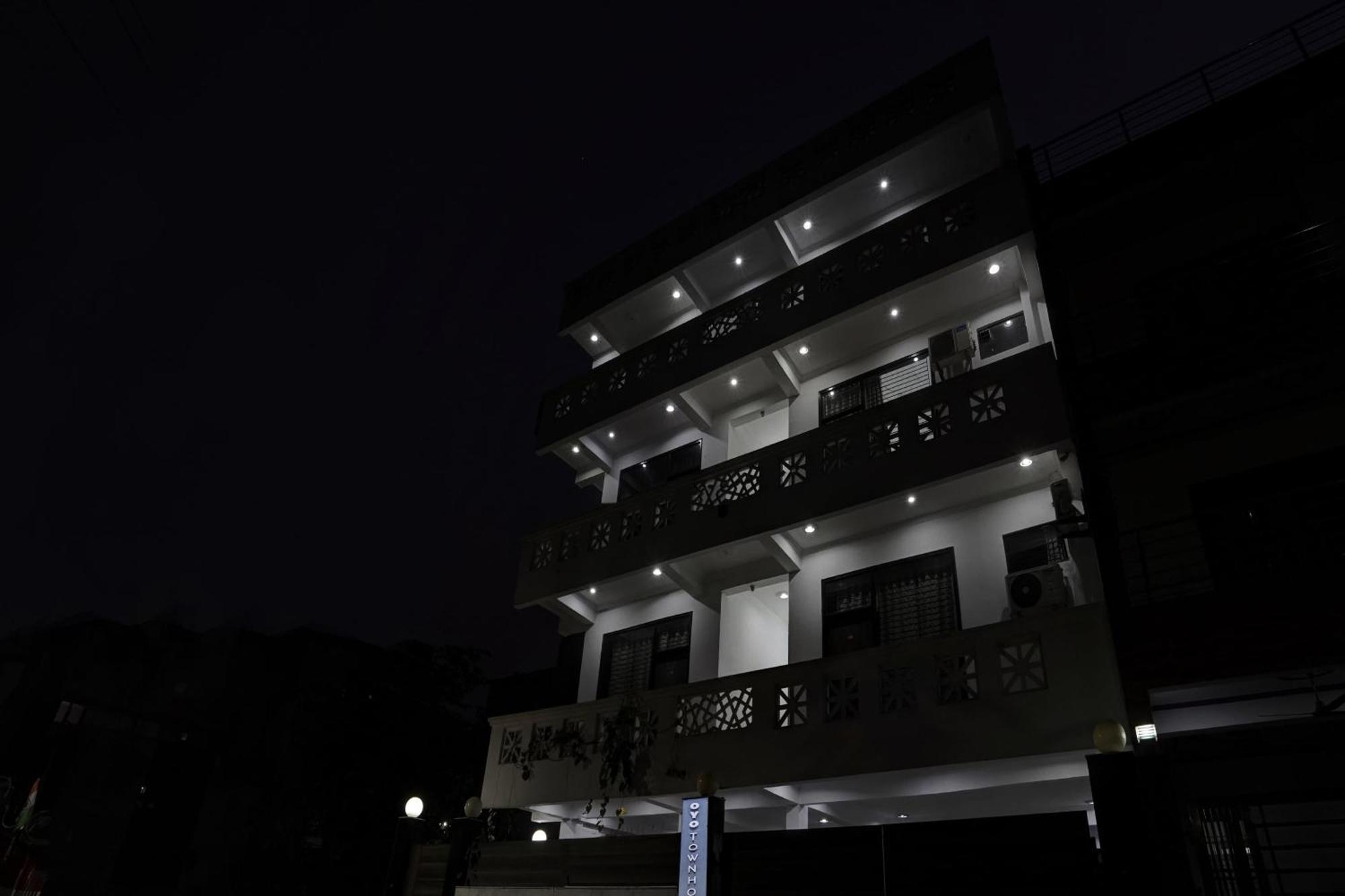 Collection O Samira Residency Near Botanic Garden Of Indian Republic Hotel โนอิดา ภายนอก รูปภาพ